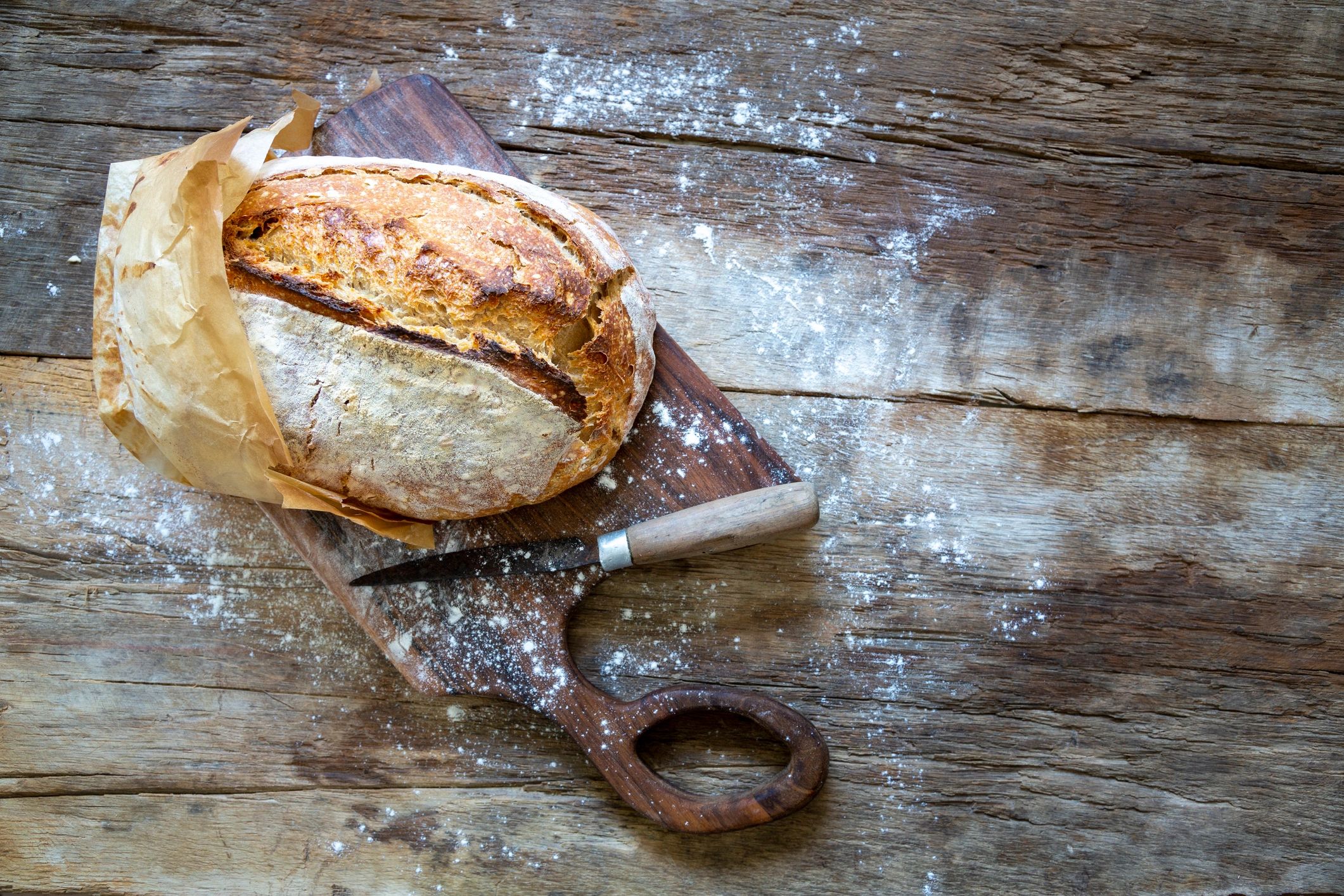 Rustic loaf of bread on a chopping board
